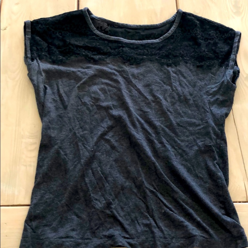 Black and grey fitted t-shirt with lace